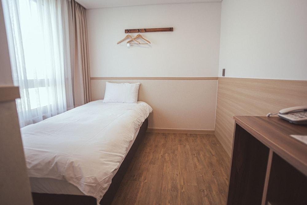 Hotel Kenny Seogwipo Eksteriør billede